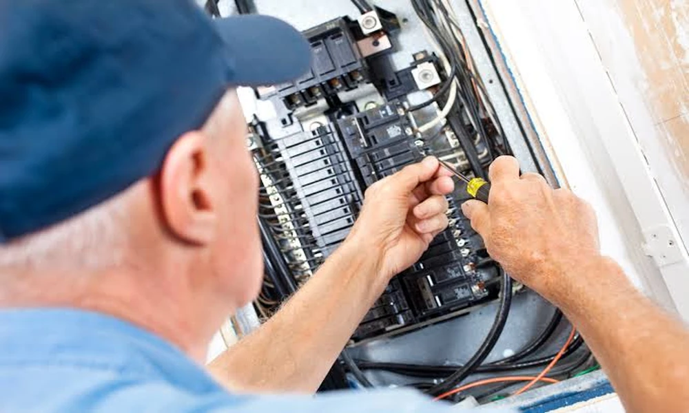 Adding an EV Charger to Your Austin, Texas Home? When Your Electrical Panel May Need an Upgrade